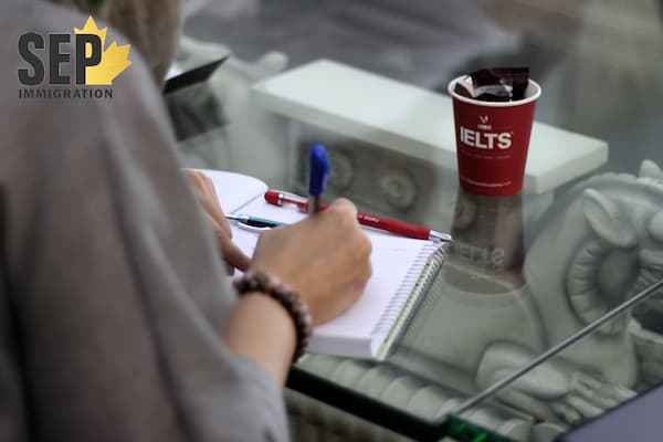 برای مهاجرت به کانادا مدرک زبان آیلتس بهتر است یا تافل؟